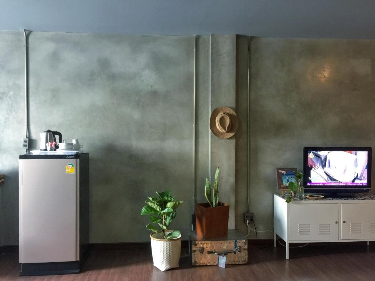 Five Stars Ratchada 19 Hostel Bangkok Luaran gambar