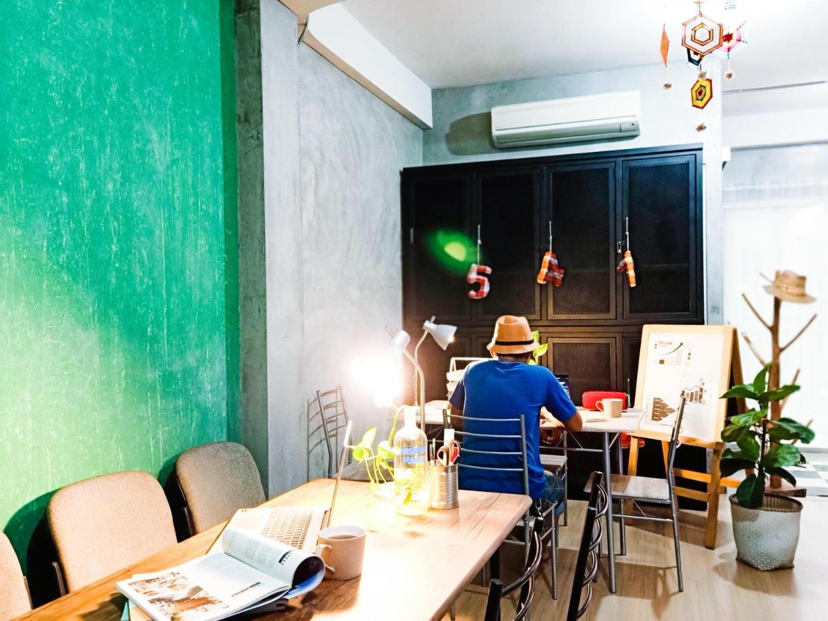 Five Stars Ratchada 19 Hostel Bangkok Luaran gambar